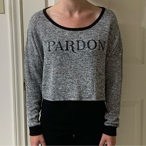 🌷3 for$25🌷Forever 21, US M, Grey & Black Crop Drop Shoulder Statement Sweater